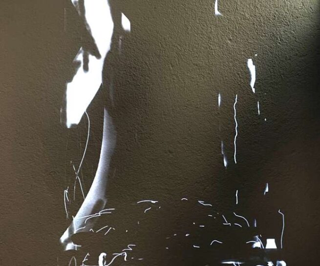 The Beautiful Formula Collective (Daniel Geiger, Oleksiy Koval, Thomas Rieger, Gustav Henno Stolze, Marie Lou Strauß, Veronika Wenger, Michael Wright), Entscheidung links rechts, 2024, Photo: Veronika Hofmann