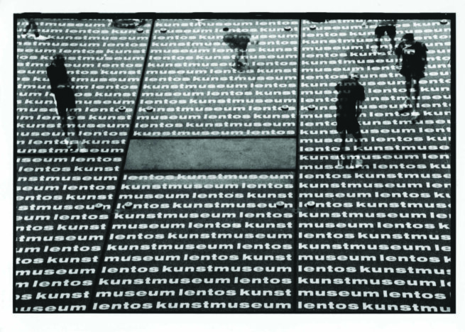 people walking on a surface with text "Kunst museum"